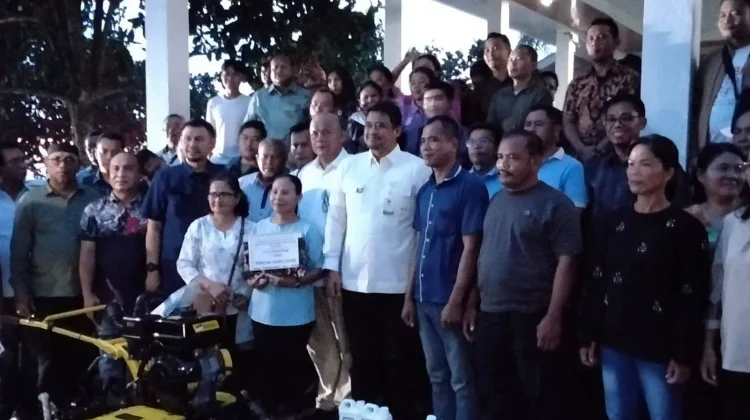 Serahkan Kultivator dan Bibit Cabai, Gubernur Sumut Dialog dengan Petani Afulu