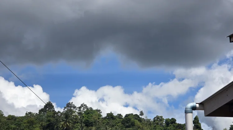 Siang-Sore Hari Ini Kepulauan Nias Diprakirakan Hujan Ringan