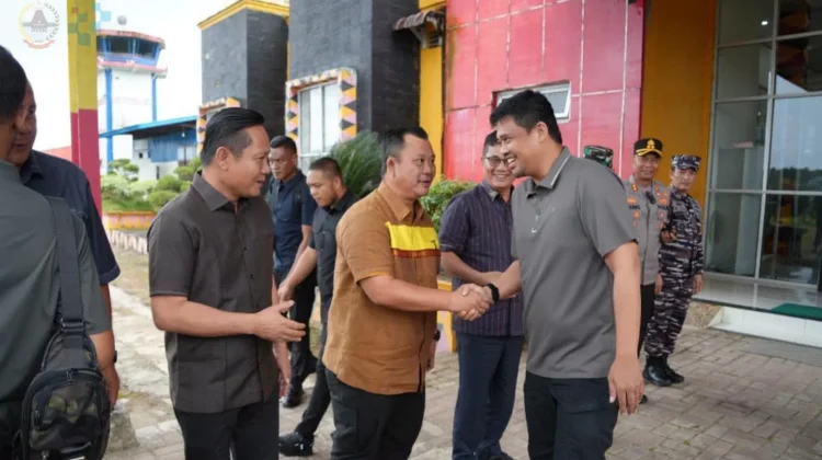 Wali Kota Gunungsitoli Lepas Gubernur Sumut dari Binaka