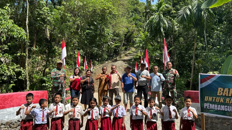 Satgas Karbak TNI AD Rampungkan Jembatan Beton di Lasara Botomuzoi