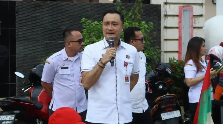 Sekda Lepas Defile Drum Band, Semarak HUT ke-81 RI