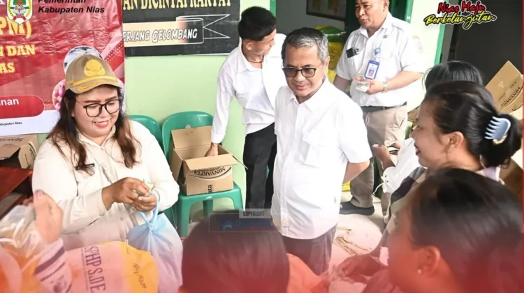 Interaksi Bupati Nias Dengan Warga di Desa Tetehosi, Kecamatan Idanogawo