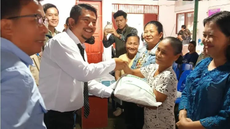 Pemkab Nias Utara dan Bulog Salurkan Bantuan Pangan Beras