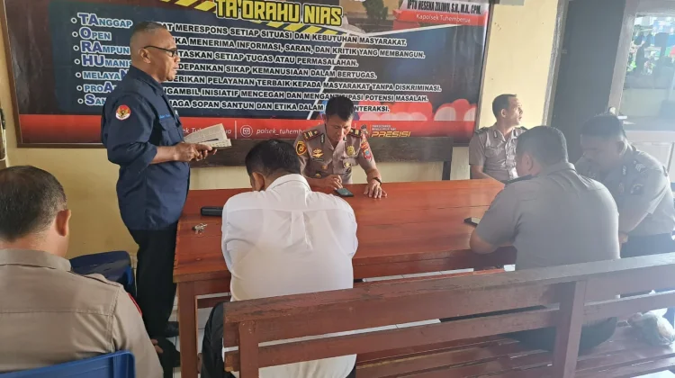 Personel Polsek Tuhemberua Ikuti Bimbingan Rohani KUA