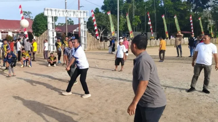 Bupati Eliyunus Hadiri Final Turnamen Voli HUT Kemri Ke-81
