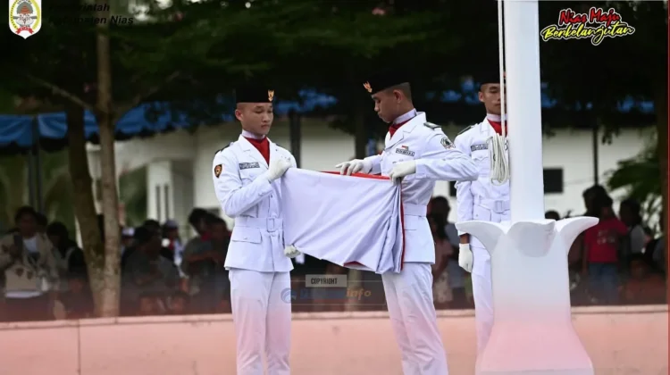 Upacara Penurunan Bendera Merah Putih di Kabupaten Nias