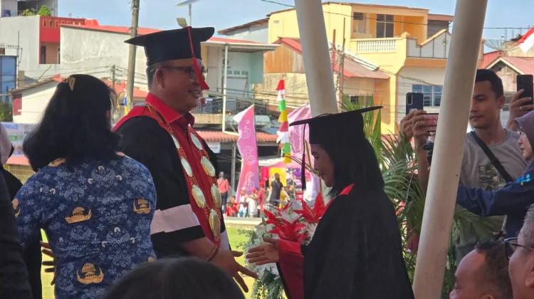 Puluhan Lansia Diwisuda di Perayaan Hari Kemerdekaan Republik Indonesia