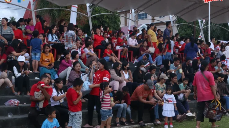 Lapangan Merdeka Bergemuruh, Warga Semarakkan HUT Ke-81 RI