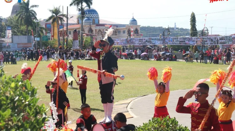 Lapangan Merdeka Bergemuruh, Warga Semarakkan HUT Ke-81 RI