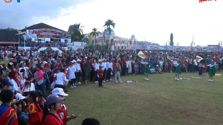 Lapangan Merdeka Bergemuruh, Warga Semarakkan HUT Ke-81 RI
