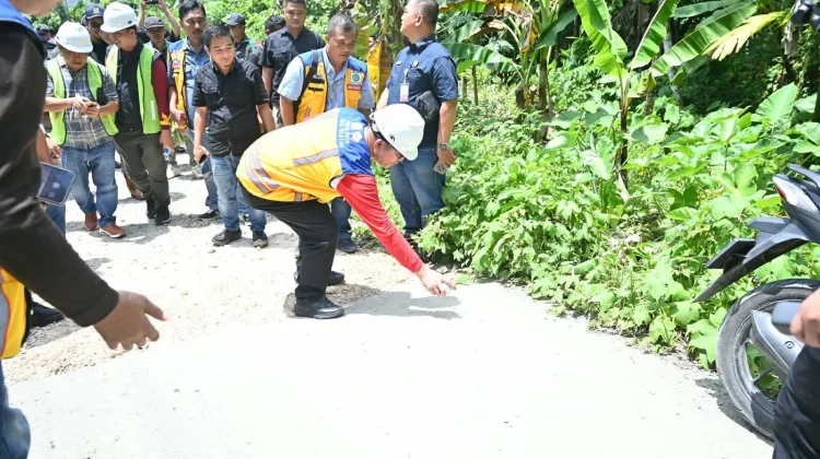Bupati Nias Selatan Patok Titik Awal Pembangunan Jalan