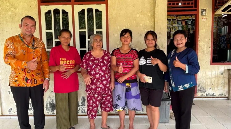 Empat Penyuluh Agama Kristen Melaksanakan Kunjungan dan Doa bagi Lansia