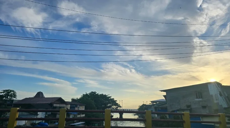 BMKG Prakirakan Kepulauan Nias Hari Ini Berawan hingga Dini Hari