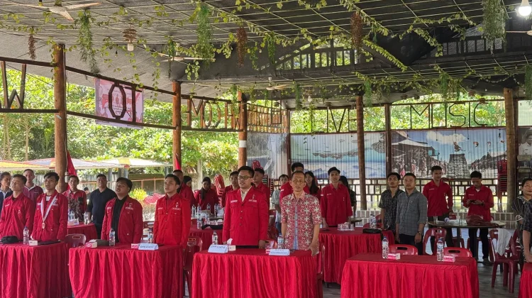 Pemkab Nisel Hadiri Pelantikan DPC GMNI, Dorong Sinergi Pemuda untuk Pembangunan