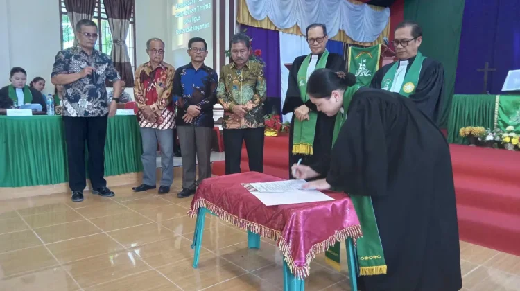 Pdt. Destalenta Möhö Dilantik Jadi Pendeta BNKP Mazingö Badalu