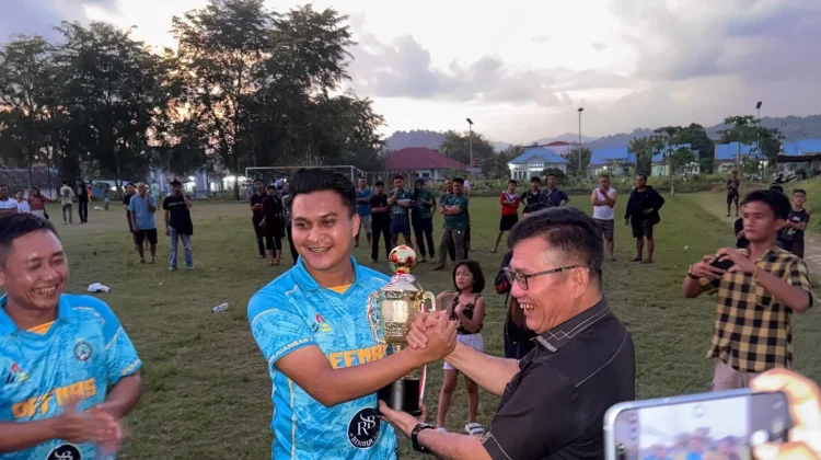 Bupati Sokhiatulo Laia Tutup Turnamen Piala Kemerdekaan Askab PSSI Nias Selatan
