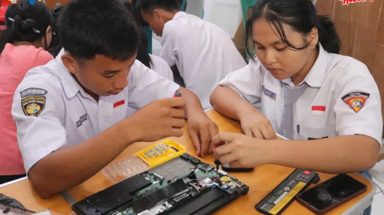 Diskominfo Gunungsitoli Bekali Siswa Prakerin Hadapi Era Digital