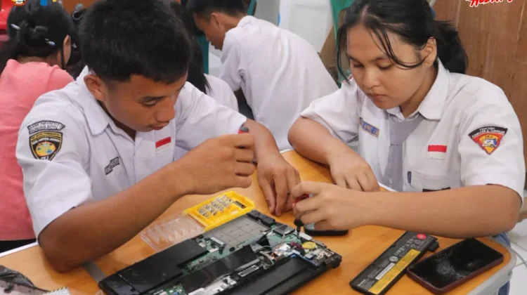 Diskominfo Gunungsitoli Buka Pelatihan TIK dan Etika Kerja bagi 19 Siswa SMK