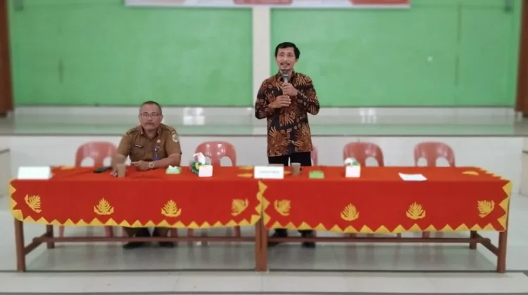 Pelaku UMKM di Bekali Pembuatan Kursi Bene’ό
