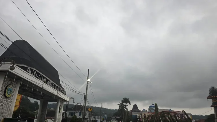 Hujan Ringan-Sedang Diprediksi Terjadi di Kepulauan Nias hingga Dini Hari