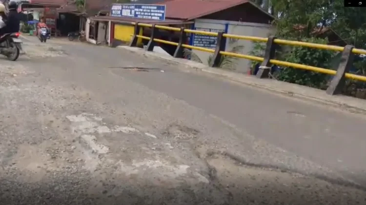 Jembatan Darurat Dipasang di Atas Jembatan Existing Idano Moawo Gunungsitoli