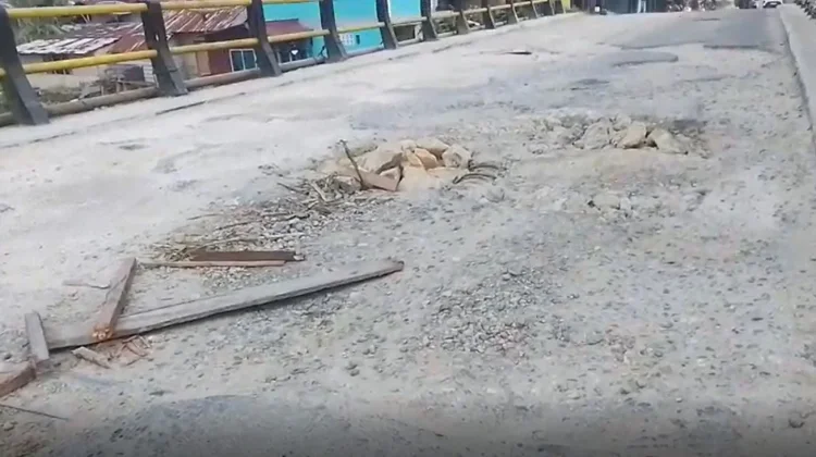 Jembatan Moawo Gunungsitoli Semakin Rusak Parah, Warga Minta Larangan Truk Berat