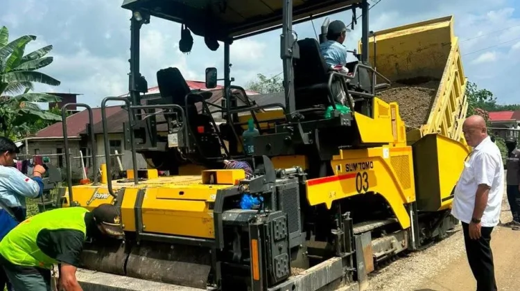 Bupati Nias Utara Tinjau Pembangunan Jalan Provinsi Lotu-Tuhemberua