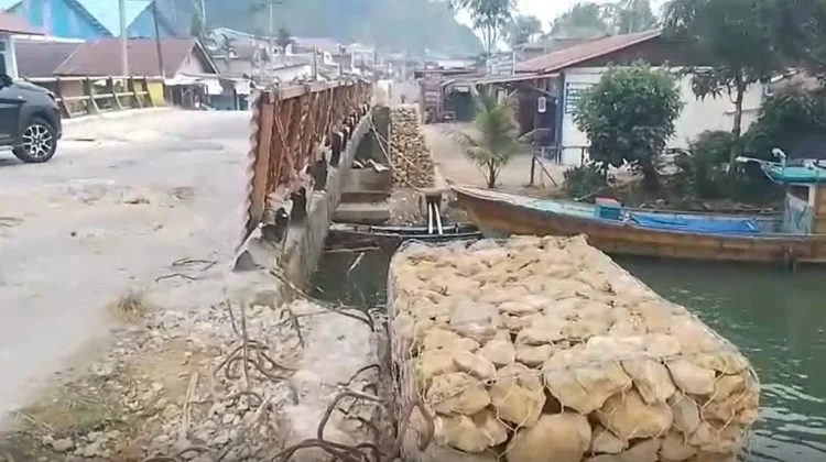 Proyek Jembatan Idano Moawo Molor, Tunggu Balok Girder Precast dari Luar Nias
