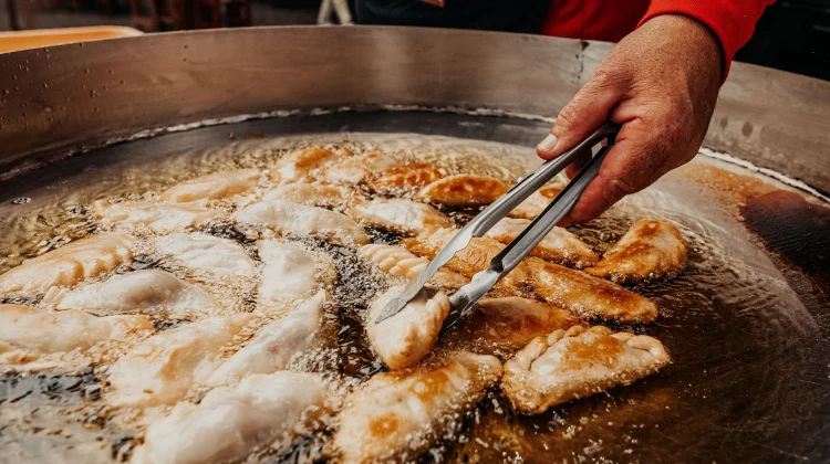 Tahu Nggak Sih? Minyak Goreng Sebaiknya Tidak Dipakai Berkali-kali