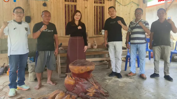 Dekranasda Gunungsitoli Petakan Potensi Kerajinan Kayu Ukir