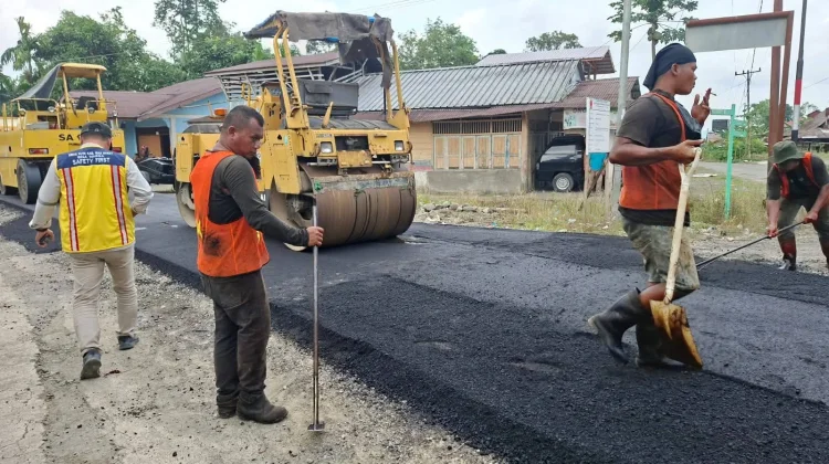 Jalan Lologolu–Tuhewafa –Tarahoso Nias Barat Mulai Diaspal