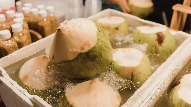 Air Kelapa Disimpan dalam Tumbler, Apakah Kualitasnya Bisa Berkurang?