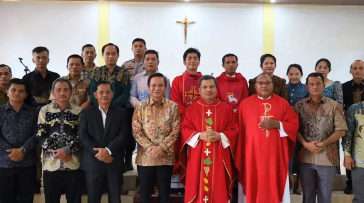 Bupati Nias Barat Hadiri Pemberkatan Gereja Stasi ST. Benediktus Sisobawino