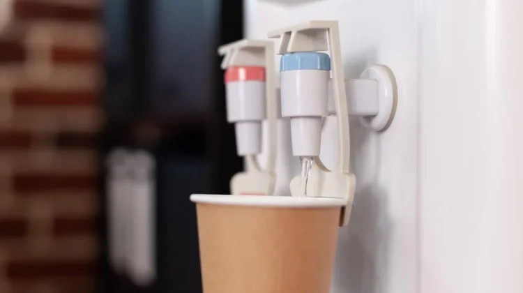 Menjaga Kebersihan Dispenser untuk Kualitas Air Minuman