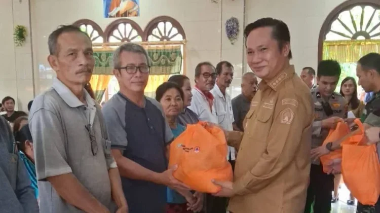 Pemkab Nias Barat Salurkan Bantuan Logistik untuk Korban Banjir