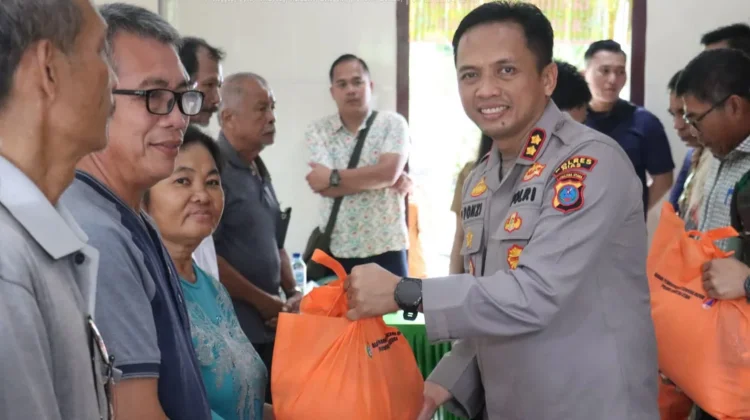 Kapolres Nias Turut Salurkan Sembako bagi Warga Terdampak Banjir