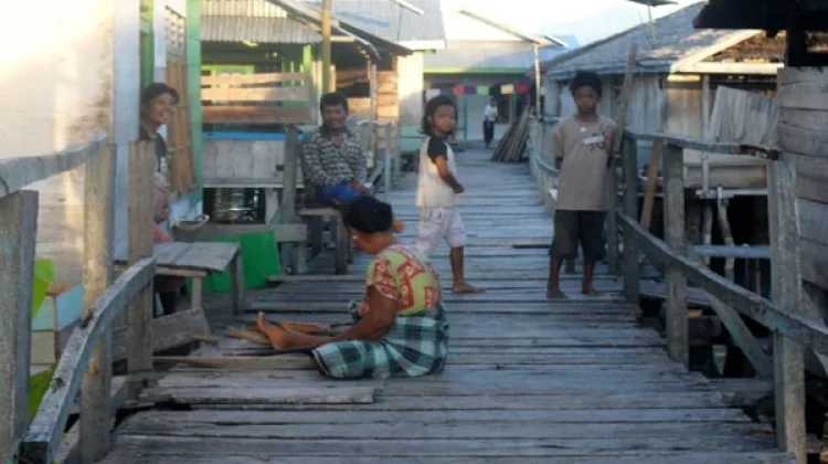 Kearifan Suku Bajo Menjaga Kelestarian Pesisir dan Laut