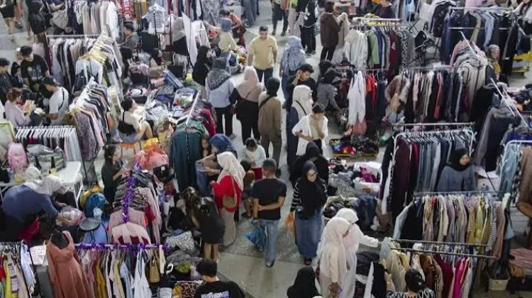 Tren Thrifting Semakin Diminati Anak Muda