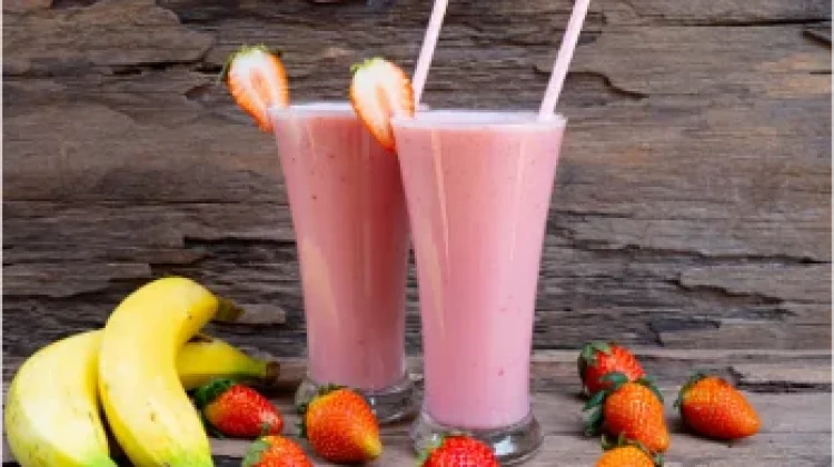 Menikmati Segarnya Jus Stroberi Pisang