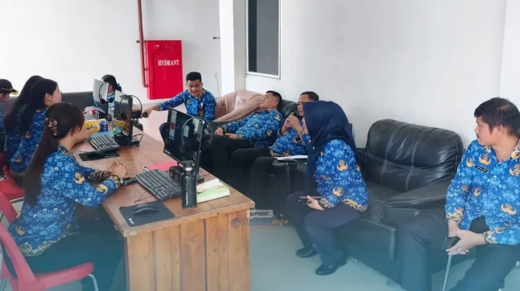 Kadis Kominfo Kabupaten Nias Monitoring Nias Call Center (NCC) 112