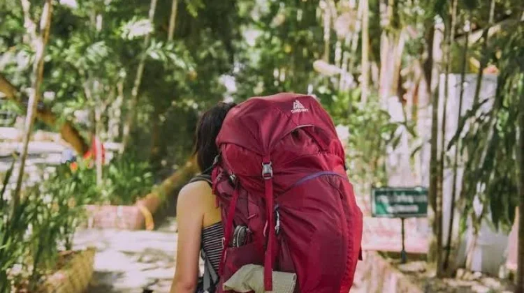 Rucking Jadi Tren Olahraga Jalan Kaki Menggunakan Beban yang Lebih Menantang
