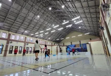 Sejarah Lapangan Badminton Gedung A'Luck, Justru Lapangan Pertama