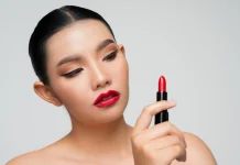 Bahaya Makan Tanpa Menghapus Lipstik Terlebih Dahulu