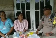 Personil Polsek Hiliduho Bagikan Sembako Kepada Lansia