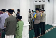 Personel Polres Nias Gelar Tarawih Keliling