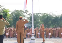 Bupati Eliyunus Pimpin Upacara Pengibaran Bendera