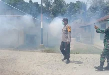 Polsek Sirombu Bersama Dinkes Nias Barat Gelar Fogging