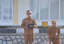 Sekda Nias Utara Pimpin Upacara Bendera, Tekankan Evaluasi dan Percepatan Program