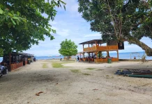 Tradisi Liburan Pascalebaran, Warga Padati Pantai Turedowi