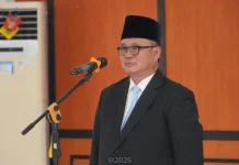 Mengambil Sumpah/Janji Kepala Sekolah dan Penjabat Pengawas